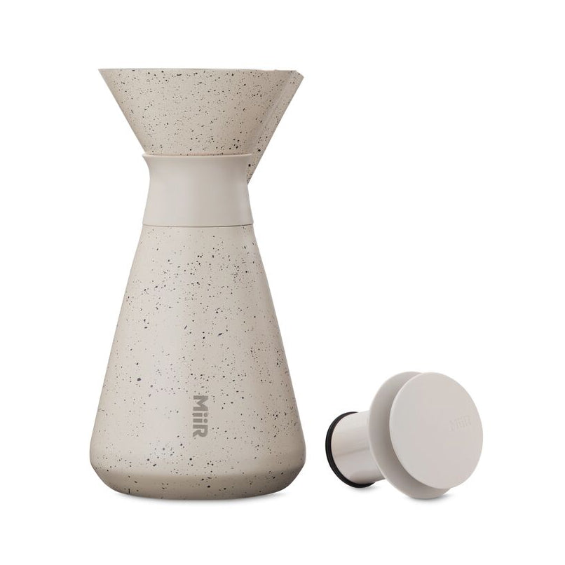 new-standard-carafe-j0 WebPDP-33oz_New_Standard_Carafe_Desert_Tan_Speckle_Studio__CAR1SVOS224_Front_Lid_Staged.jpg